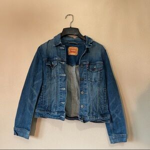 Levi's Medium Blue Denim Jacket - Casual Trucker